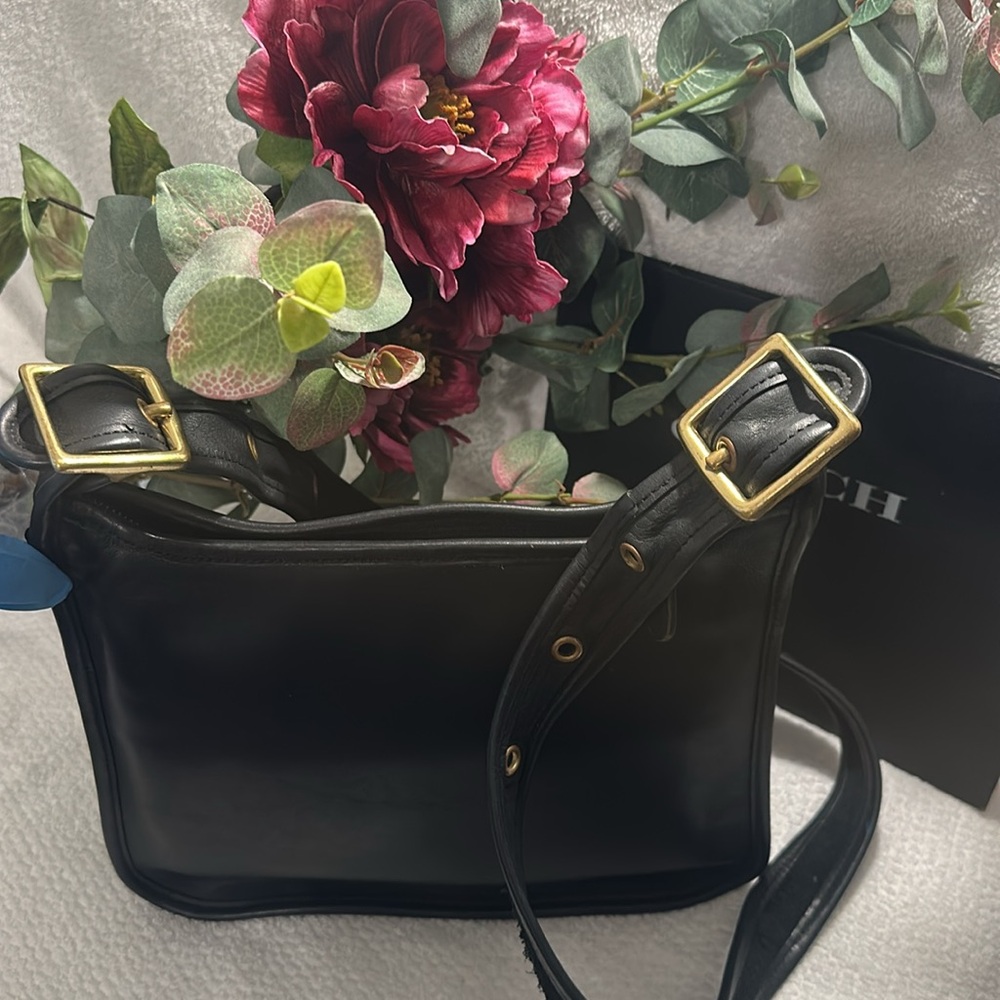 Iconic Coach
Legacy Black Leather Shoulder Bag. - Picture 5 of 14